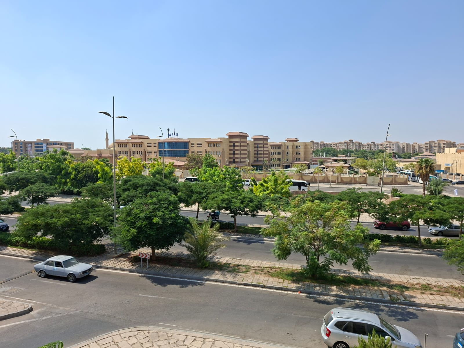 فرصه للبيع بمدينتى شقه 174 م دور ثانى بجوار الثاوث بارك 