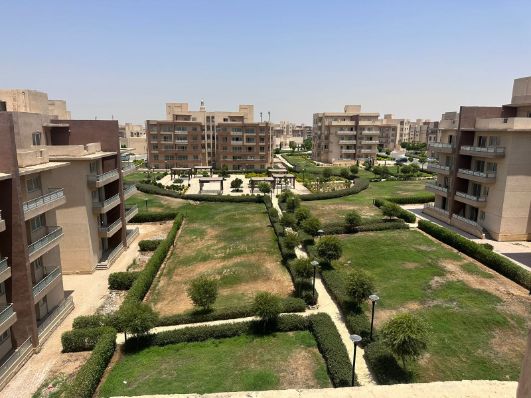 شقة بالروف للبيع تقسيط بكومباوند وصال فيوز