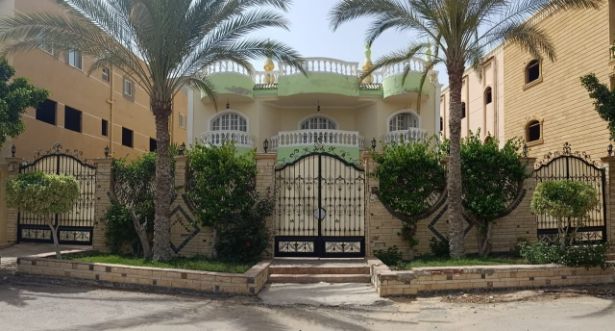 فيلا للبيع كاش بمدينة الشروق 1 بالحي الأول غرب