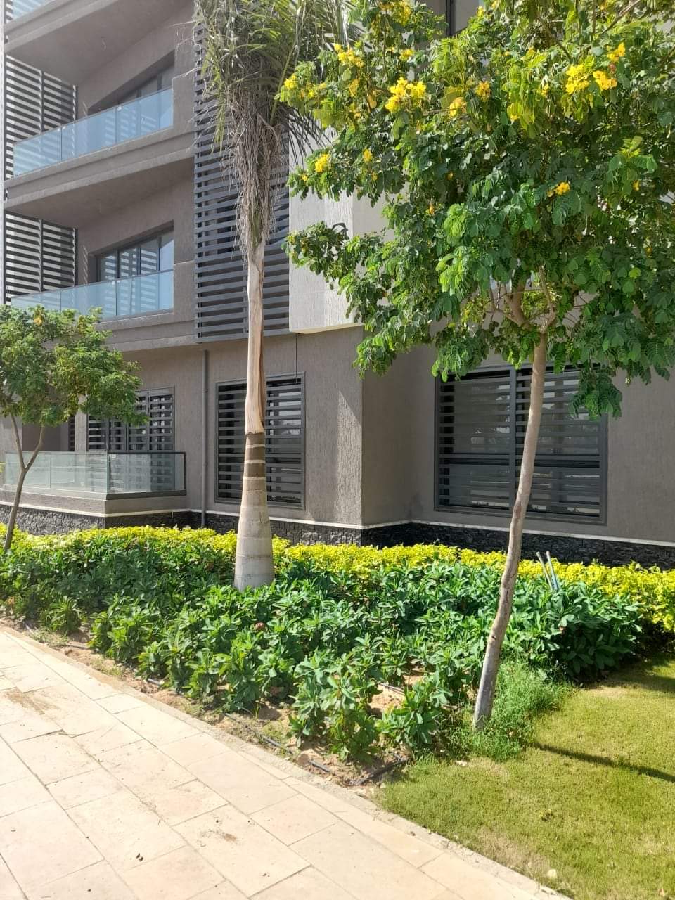 بمدينتى شقة 111 م2 بحرى للبيع كاش تطل على وايد جـــاردن