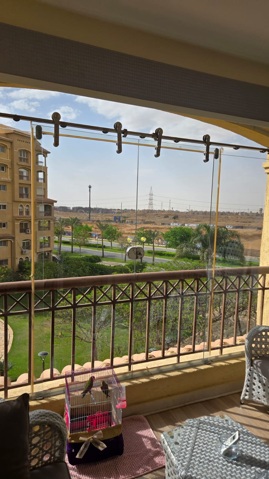 شقه للبيع كاش بمدينتي 211متر في الb1تطل علي وايد جاردن