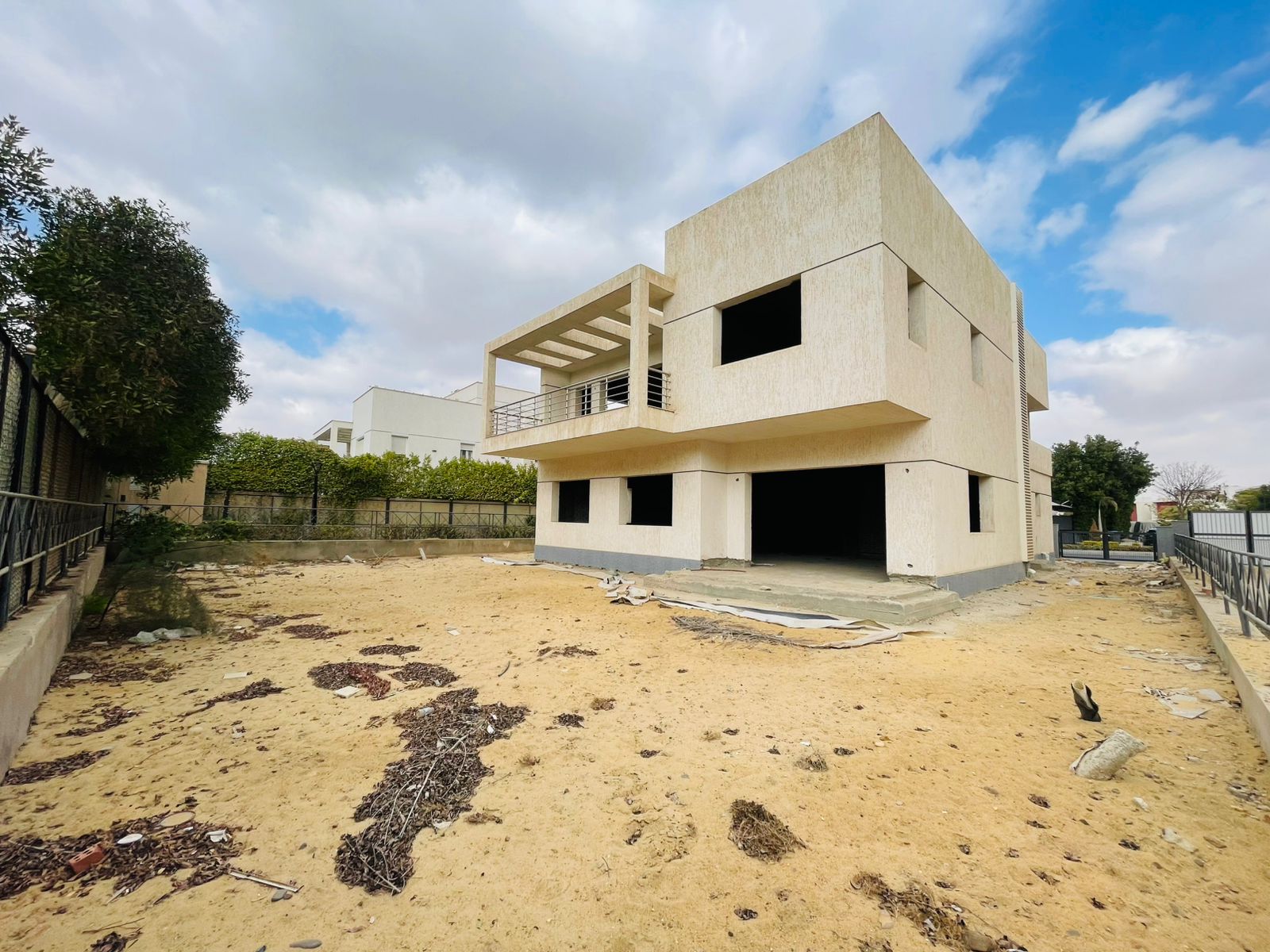 فيلا مستقله للبيع نموذج L مودرن 554م ناصيه ممر 