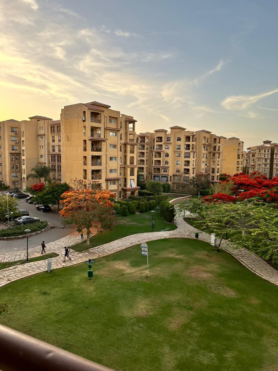 بمدينتى شقة 107 م2 غربي للبيع كاش تطل على جاردن