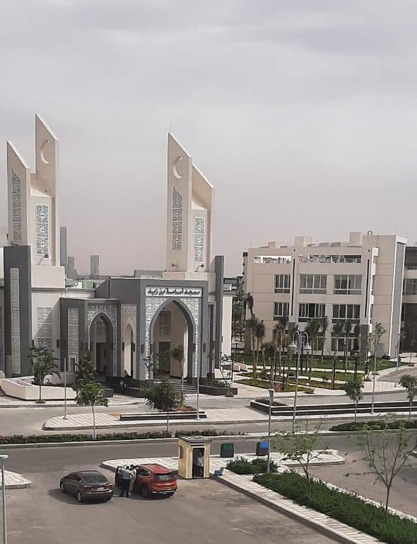 في مدينتي شقة للبيع 74م بB12 علي بعد خطوات للخدمات دور 3 