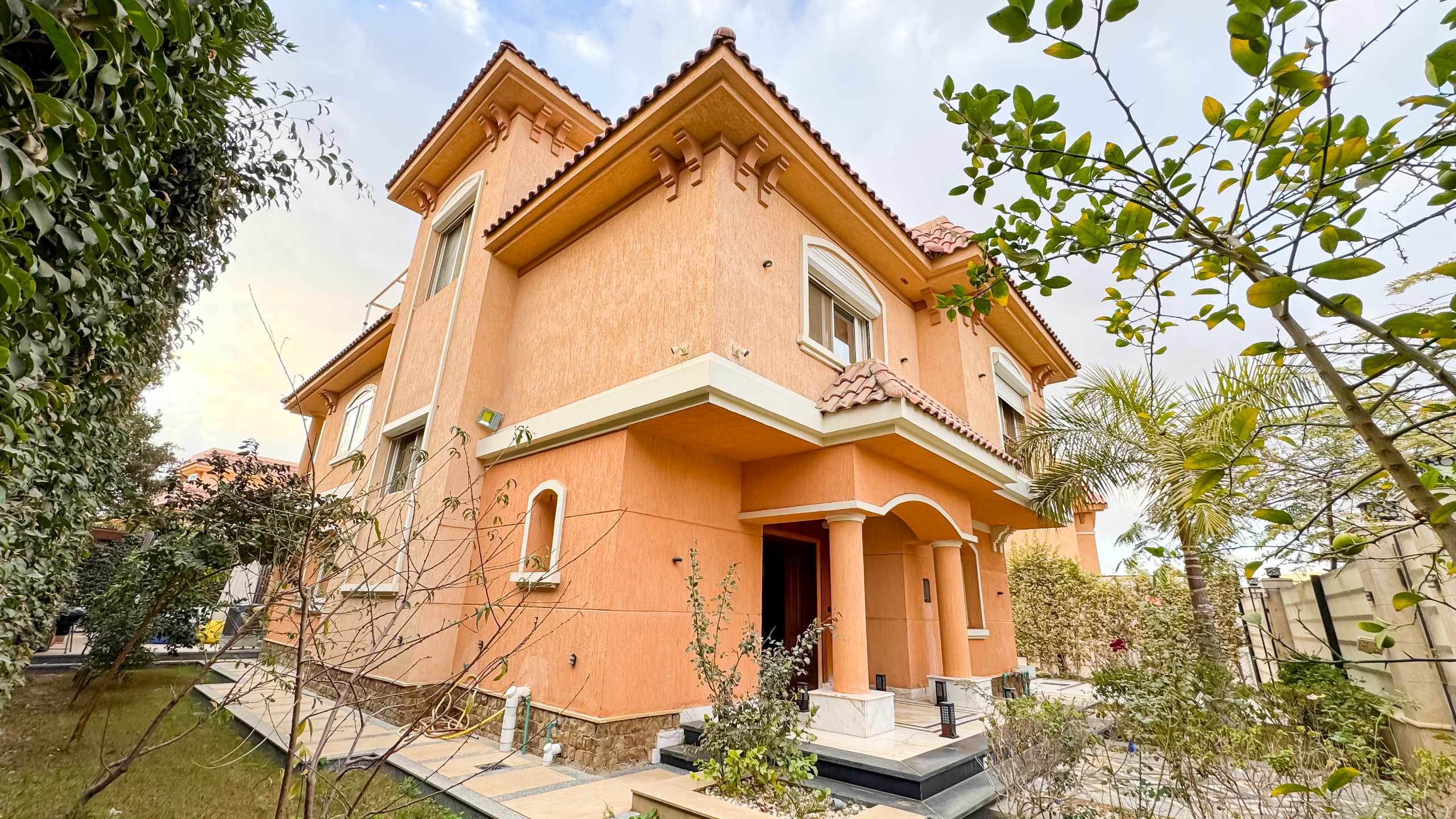 بتشطيبات فندقيه فيلا للبيع بمدينتي نموذج K كلاسيك 