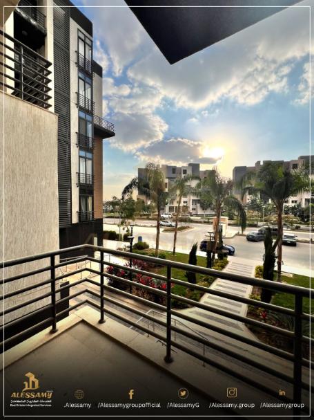 شقه للبيع بتقسيط علي12 سنه بمدينتي 98متر في الB8