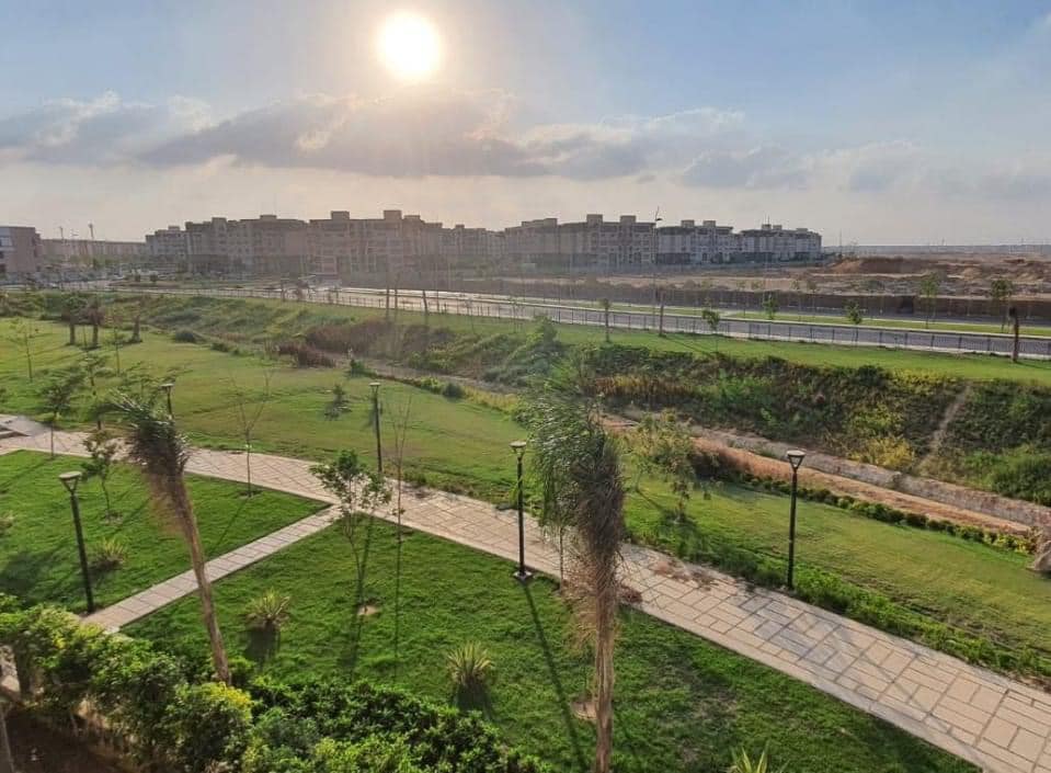 دبل فيس وايد جاردن ناصية دور 2 شقة للبيع في مدينتي 167م B14