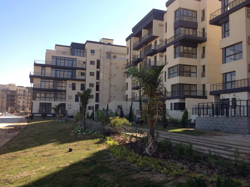 شقه للايجار قانون جديد بمدينتي 146م في الb8