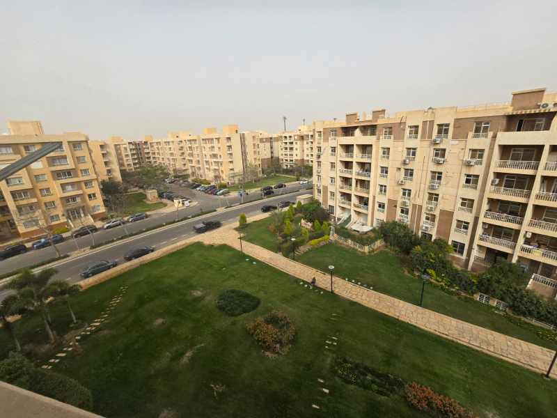 شقه للبيع بمدينتي 96 متر في الb11 تطل علي جاردن