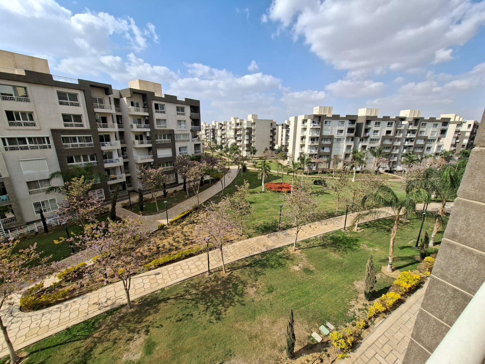 للبيع بمدينتى 200م بال B12 على جاردن فيو بتسهيلات بالسداد 