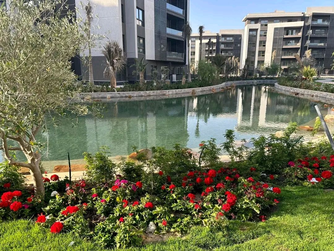 بمدينتى شقة 101 م2 بحرى للايجار قانون جديد تطل على الاجون - منطقة البحيرات