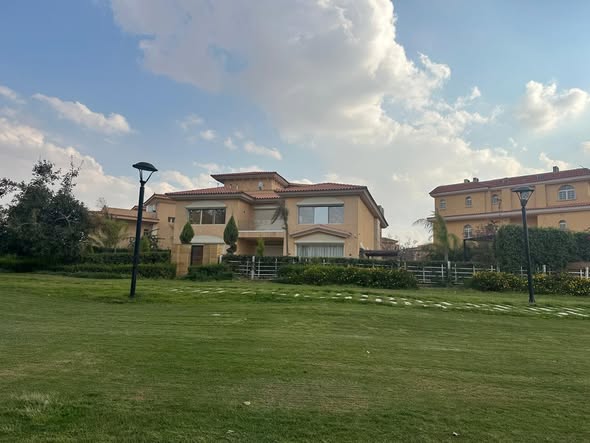 فيلا بحمام سباحة نموذج D بمساحةارض 1010م ومباني معدلة ل550م 