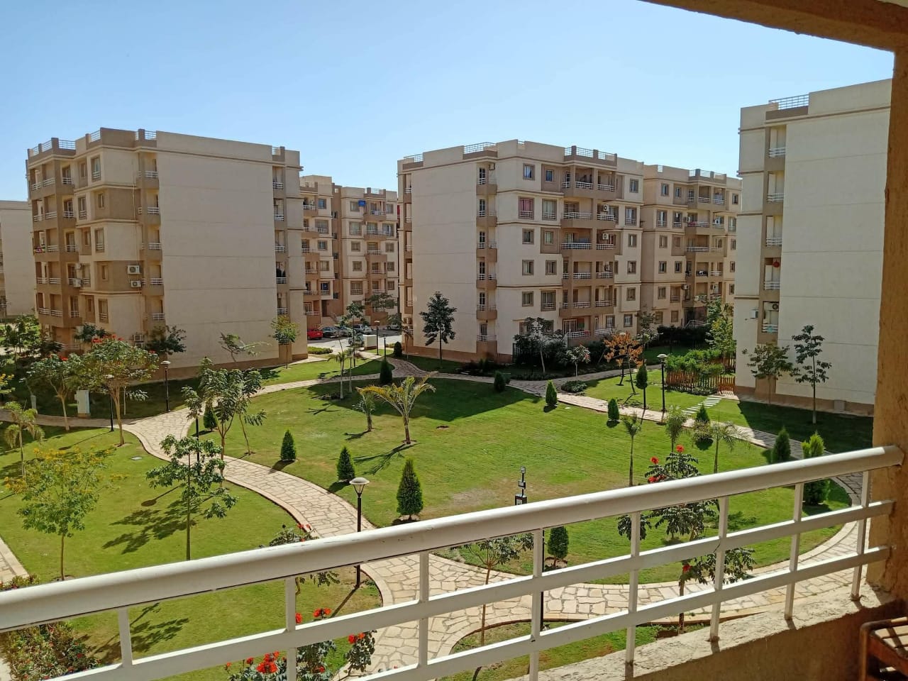 للبيع كاش 124متر ناصيه طرفيه تطل علي مجري السيل والفيلات فيو