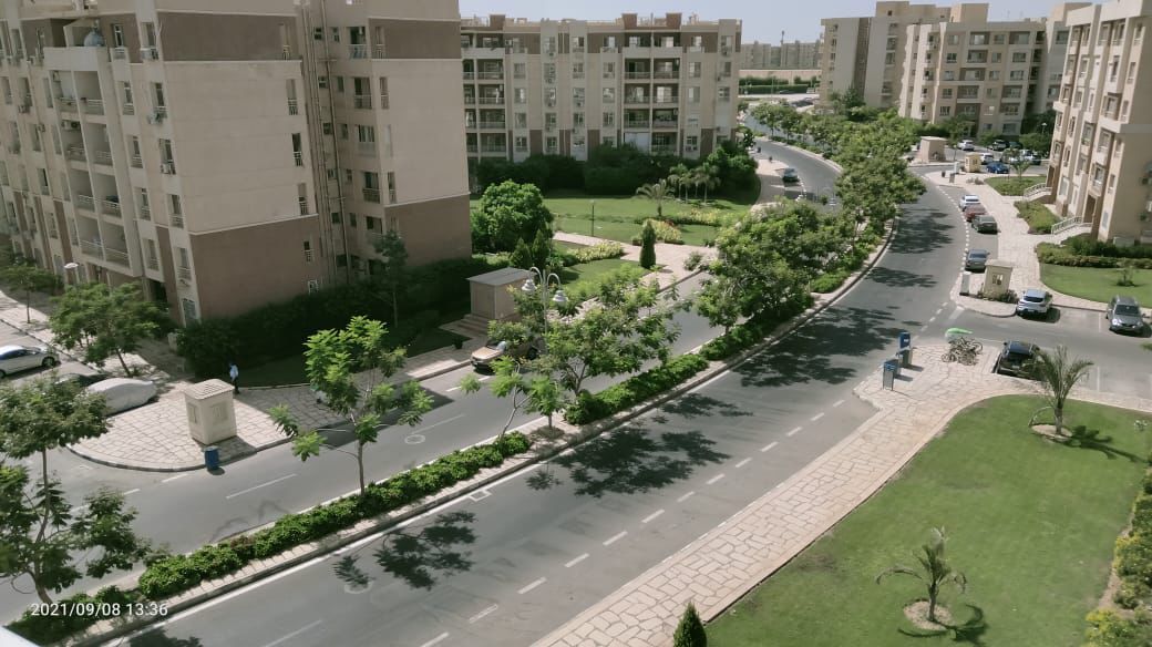 شقة للبيع فى مدينتي71م بB11 على بعد خطوات للخدمات تشطيب خاص