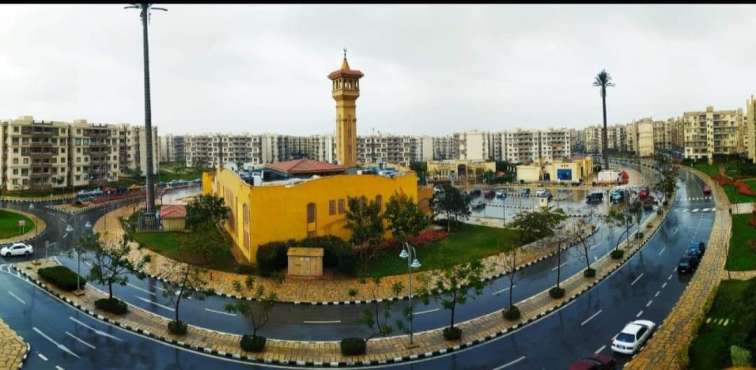 شقه للبيع كاش بمدينتي 124متر في الB6تطل علي نارو جاردن