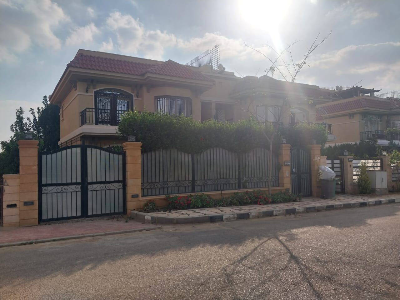 فيلا رباعيه للايجار قانون جديد بمنطقه vg5 تشطيبات خاصه