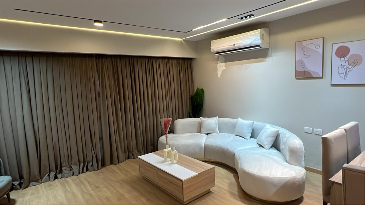 شقه للايجار المفروش بمدينتي 150 متر في الB8تطل علي جاردن