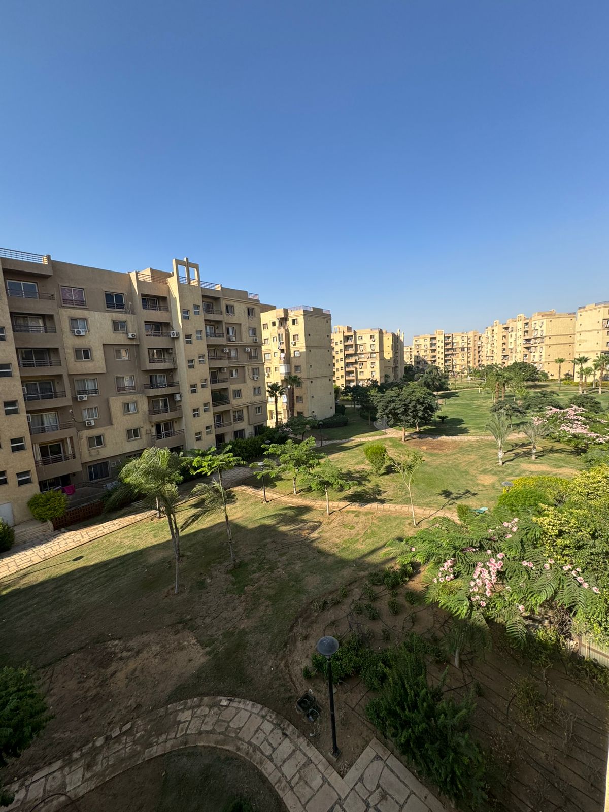 شقه للبيع كاش فى مدينتي B6 مساحه 143م فيو وايد جاردن 