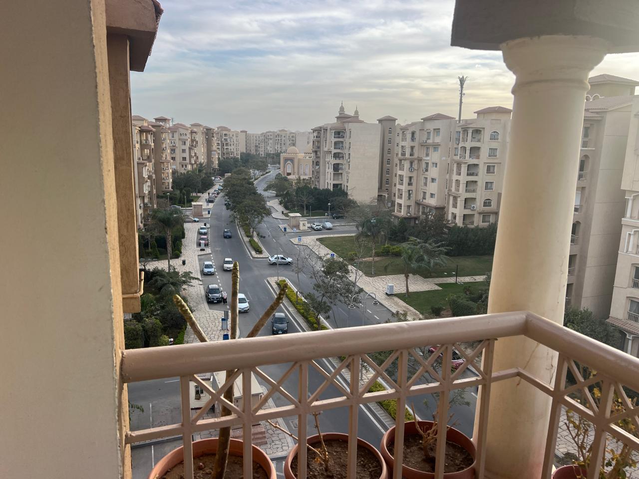 بمدينتى شقة 135م2 بحـري للبيع كاش تطل على جاردن و شارع جانبى