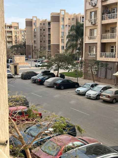 شقه للبيع بمدينتي  96 متر في الb7 تطل علي جاردن