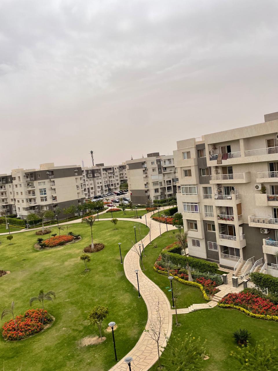 شقه للبيع كاش بمدينتي 140متر في الB10