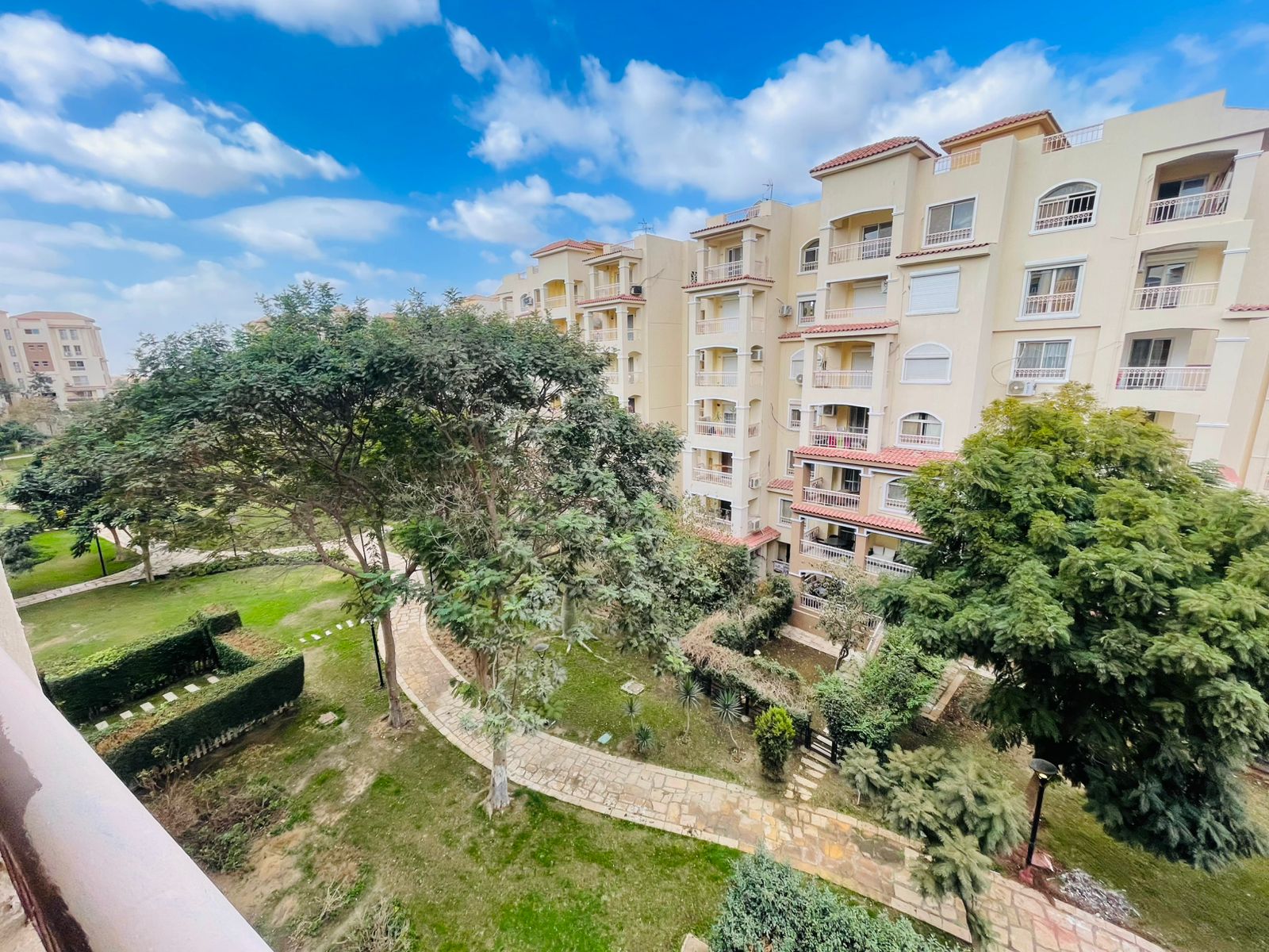 شقه للبيع كاش بمدينتي 203متر في الB3