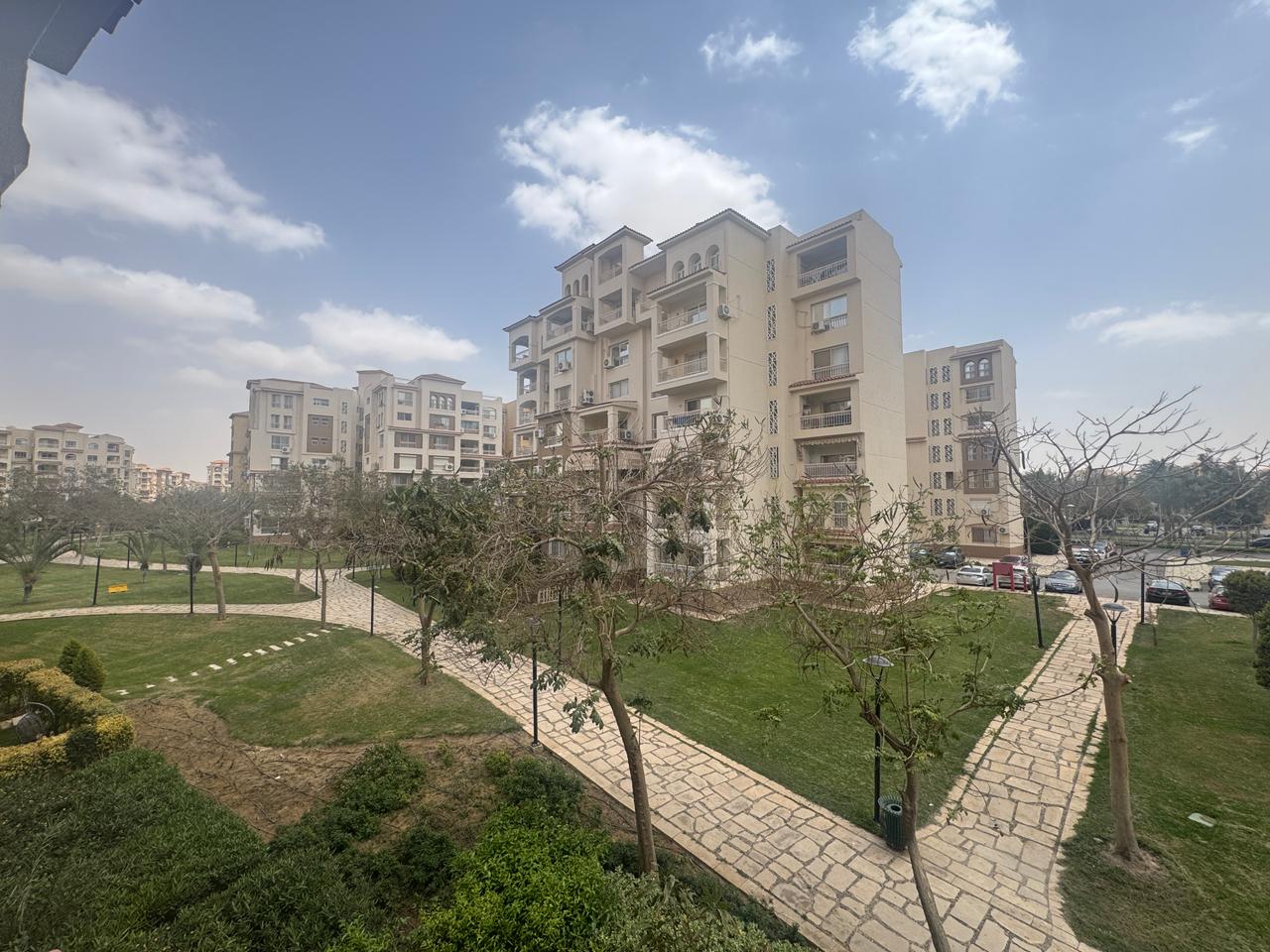 شقه للبيع كاش بمدينتي 175 متر في B1 بتشطيب سوبر لوكس