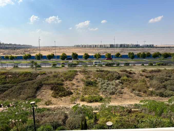 للبيع بمدينتى بالb12 شقه 165م تشطيبات فيو مجرى السيل 