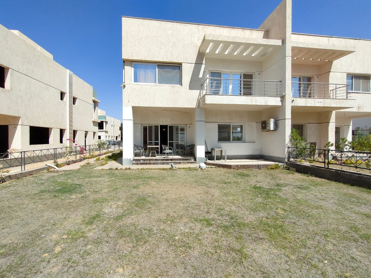 فيلا ثنائية للبيع بVG5 بمساحه 430م تشطيب خاص 