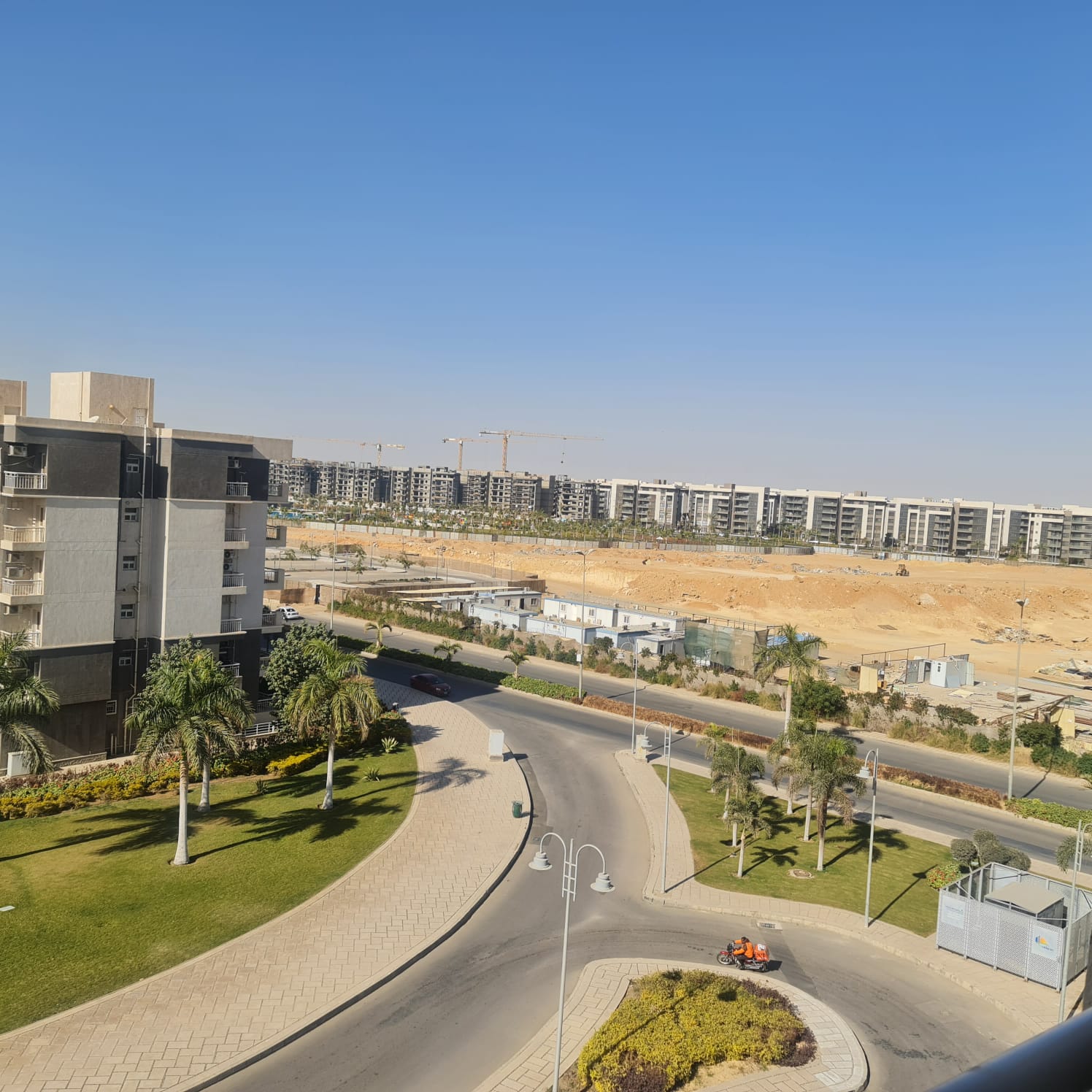 للبيع بمدينتى شقه 78م على الحديقة المركزيه بالمطبخ 