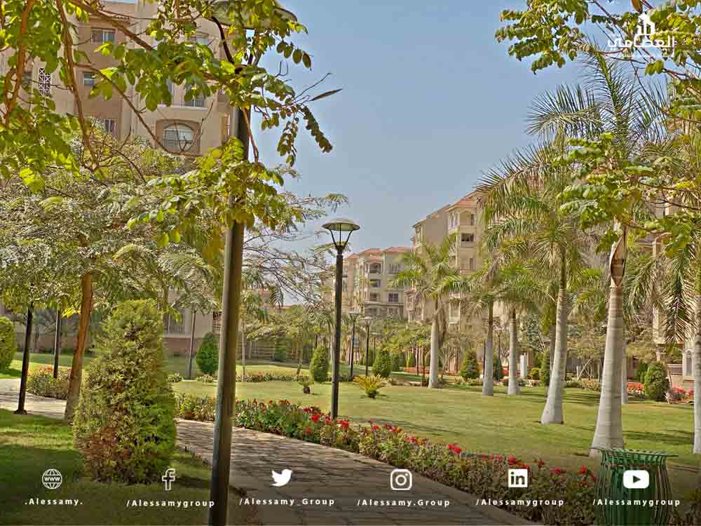  شقه للبيع بمدينتي بمساحه كليه 183 متر في ال b3 وايد جاردن 