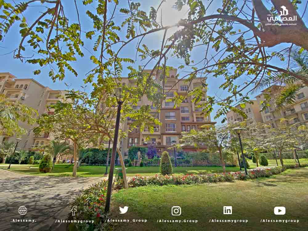 شقه للايجار في b3 امام النادي مباشره دور متكرر فيو جاردن 