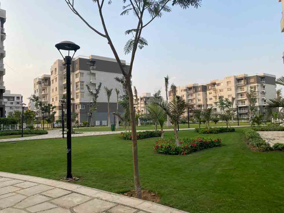 ارضي بحديقه للبيع بالــ B14  باقل مقدم  135م + 65م حديقه