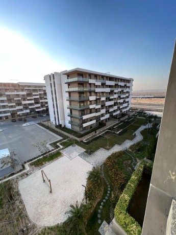 شقه للأيجار في مدينة الشروق بكمبوند البروج