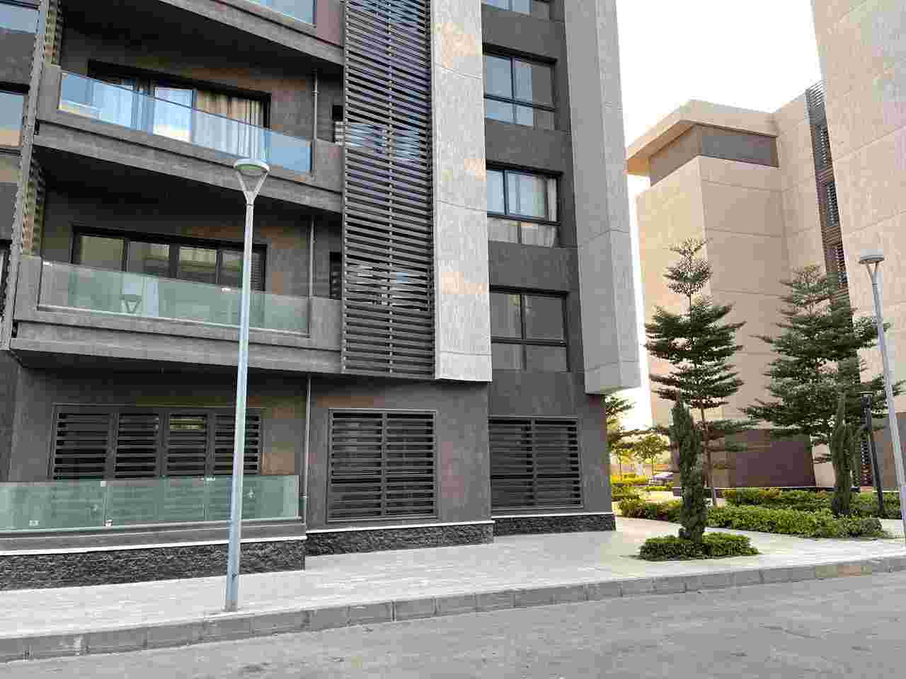 بمدينتى شقة 98 م2 بحرى للبيع تقسيط تطل على بـارك