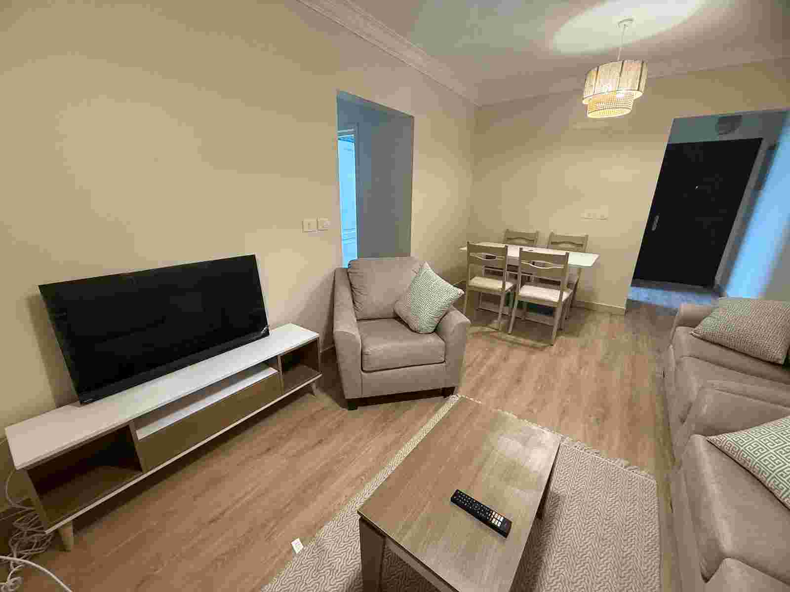 شقة للايجار المفروش بمدينتي B12 بالقرب من الخدمات والايست هب