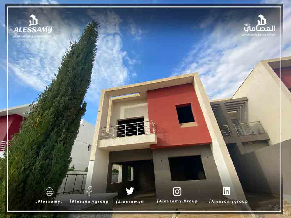 بمدينتى فيلا 238 م2 قبلى للبيع كاش تطل على شارع رئيسى