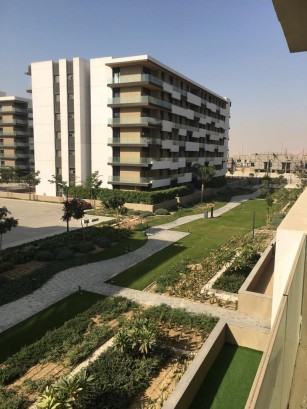 شقة للإيجار بأرقى كمبوندات مدينة الشروق ( كمبوند البروج ) 