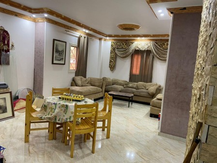 شقة للإيجار المفروش بمدينة الشروق بالمنطقة الثامنة عمارات  