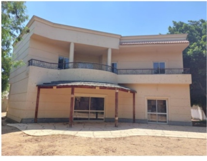 فيلا للبيع بأرقى أحياء مدينة الشروق بمساحة 1050 متر 