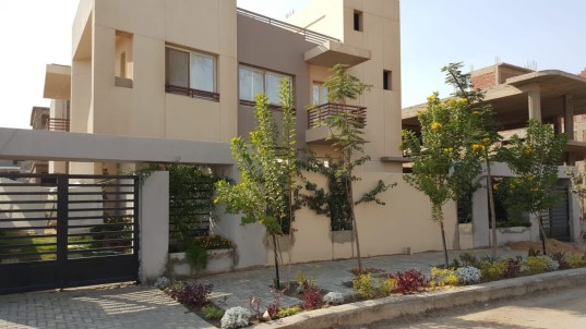 فيلا منفصلة للبيع كاش بمدينة الشروق بالحى الثانى شرق 