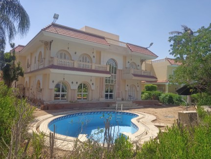 فيلا للبيع كاش بأرقى كمبوندات مدينة الشروق بكمبوند ماى فير 