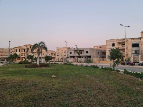 شقة للإيجار قانون جديد بمدينة الشروق بالحى الرابع غرب 190 م 